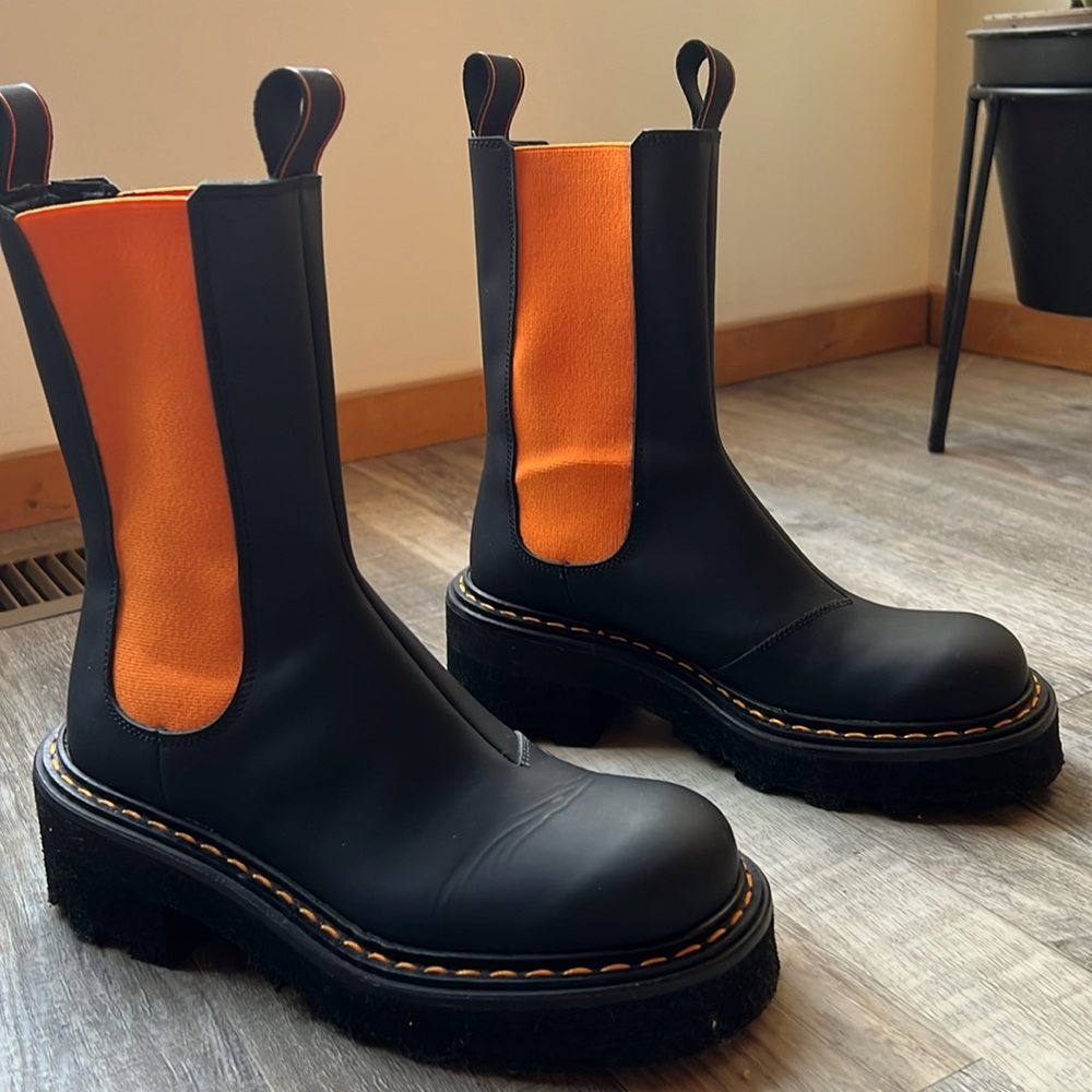 Chelsea leather boots by Barracuda size 6